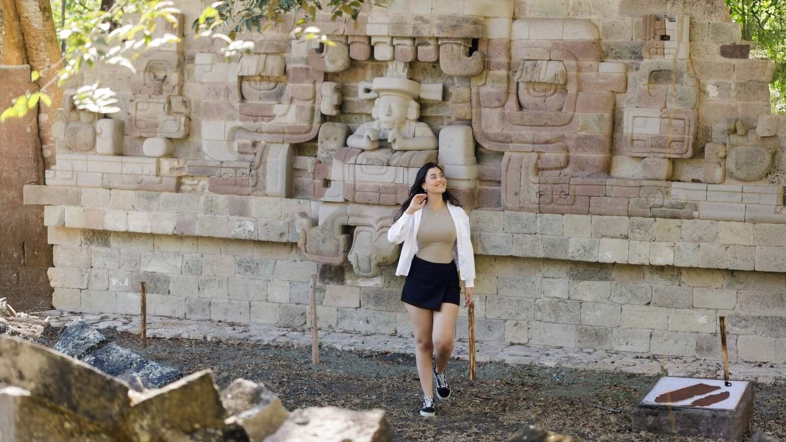 Ancestral Copan Hotel - Rastrojon Hike Tour Jaguar Sculpture